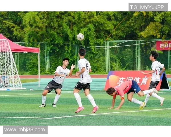 成都足球队在总决赛积分榜上以70分稳居第一名展现强劲实力